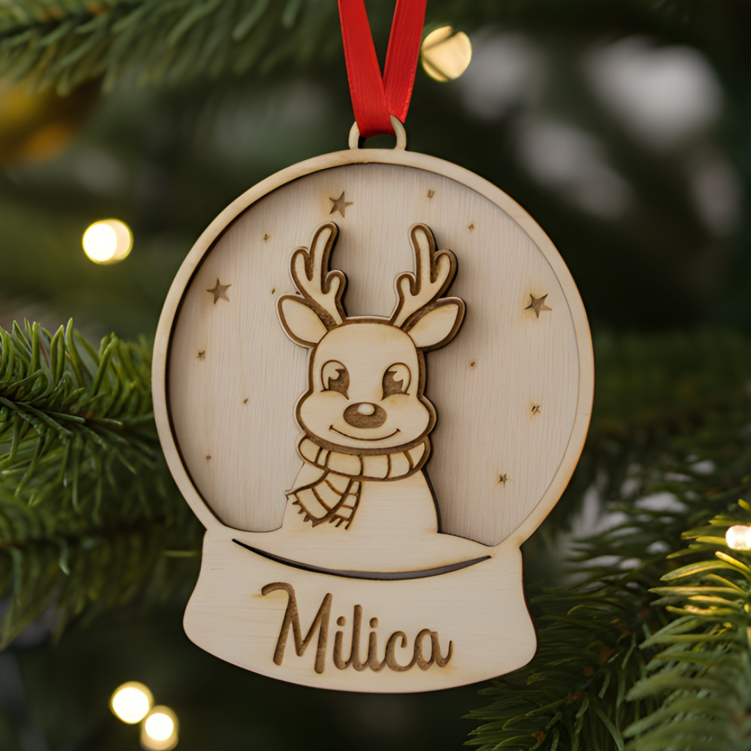 Drveni ukras za jelku sa imenom - Snežna kugla - Irvas